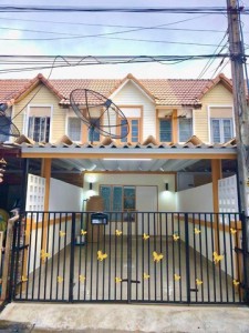 ขายบ้านเมืองชลบุรี ขายบ้าน @หมู่บ้านแฟมิลี่แลนด์ นาป่า เมืองชลบุรี ทาวน์เฮ้าส์ 2 ชั้น พื้นที่ 18 ตารางวา