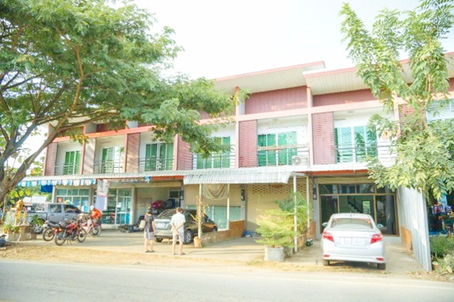 พร้อมเฟอร์ฯ ม.ลำพูน-ป่าซาง อาคาร 2 ชั้น 2 คูหา 30 ตร.ว.อาคารพาณิชย์ 2 นอน 2 น้ำ 240 ตร.ม. สยามทีวี ดิจิตอลสโตร์(ลำพูน) 400ม.