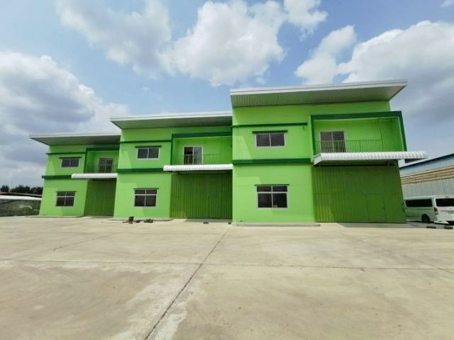 ไฟฟ้า 3 เฟส  แยกลาดหลุมแก้ว 1 กม. รร.สารสาสน์ บางบัวทอง 2.6กม. มินิแฟคตอรี่ให้เช่า 2 นอน 2 น้ำ ถนนกาญจนาภิเษก 330 ตร.ม