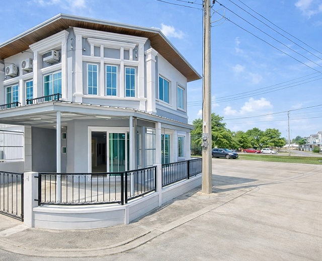 อิมพีเรียลเวิลด์ สำโรง ใกล้BTS สำโรง 1.1 กม.ลาซาล ทำเลสุขุมวิท 113 บ้านมุม 17 ตร.ว.132 ตร.ม. ทาวน์โฮม 3 นอน 2 น้ำ