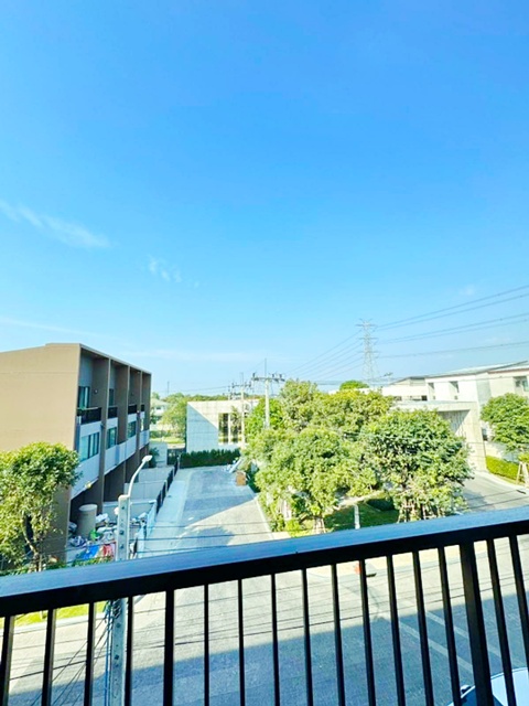 พระราม9-กรุงเทพกรีฑา ทาวน์โฮม 3 ชั้น 3 นอน 3 น้ำ บ้านกลางเมือง  รร.นานาชาติ ไบรท์ตัน กรุงเทพฯ 900 ม. ARL บ้านทับช้าง 3.5 กม.