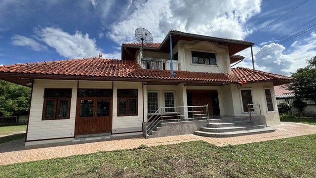 บ้านหรูใจกลางเมืองศรีสะเกษ  บ้านใหญ่  งานไม้ประดู่ทั้งหลัง  ทำเลทองใกล้ศูนย์ราชการ