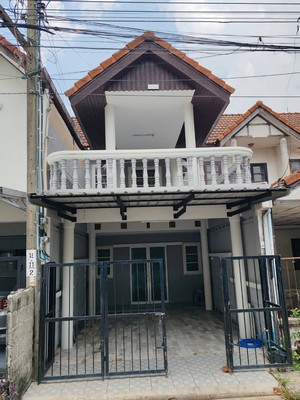 ให้เช่าทาวน์โฮม 2 ชั้น ฟลาวเวอรี่โฮม ซอยวัดสลักเหนือ2 รีโนเวทใหม่ ต่อเติมเต็มพื้นที่ มีลานชั้น 2 ใกล้เมืองทองธานี พร้อมอยู่