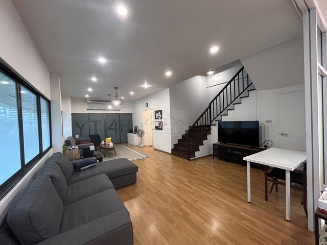 ให้เช่าโฮมออฟฟิส 3 ชั้นขนาดใหญ่ 48.5 ตรว. 5 ห้องนอน หมู่บ้านศรีวรา ทาวน์อินทาวน์ ใกล้เล่ียบด่วน