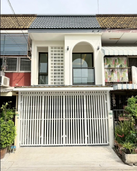 ขายทาวน์เฮาส์ 2 ชั้น ซอยเสนานิคม1 ซอย35 ลาดพร้าว  ลาดปลาเค้า