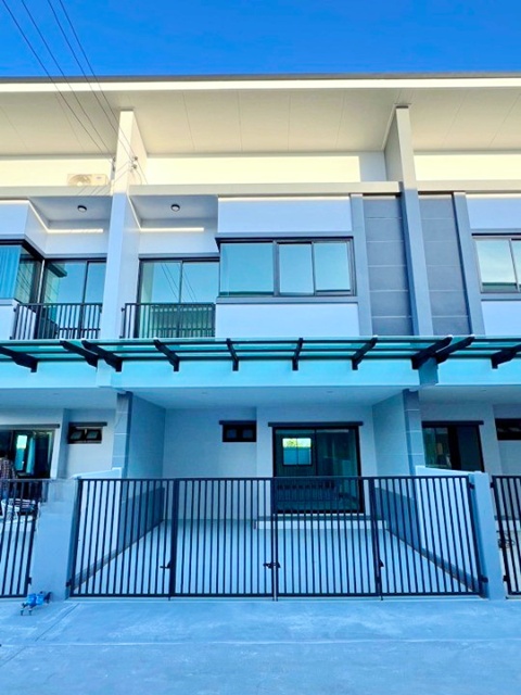 พร้อมเฟอร์ฯครบ 3 นอน ตลาดจัมโบ คลอง3 ทาวน์โฮม 2 ชั้น  ผู้ใช้คนแรก บงกช ธรรมกาย รังสิตคลอง2 1.7กม. 2 น้ำ ม.ธรรมศาสตร์  20ตร.ว. ตลาดไท 3กม.