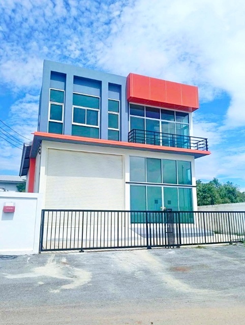 สภ.นครบาลเทียนทะเล 700 ม. ให้เช่าอาคารพาณิชย์ 2 ชั้น เซนทรัลพระราม2 15กม. อาคารใหม่ ติดถนน 34ตร.วา. 254 ตร.ม.. 2นอน 4 น้ำ  ถ.บางขุนเทียน