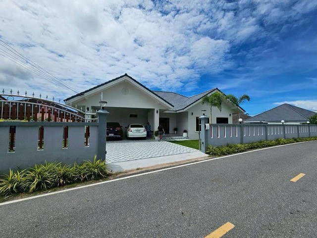 ขาย บ้านเดี่ยว พูลวิลล่าหรู ตกแต่งครบ เนื้อที่เยอะ พร้อมเข้าอยู่ บางเสร่