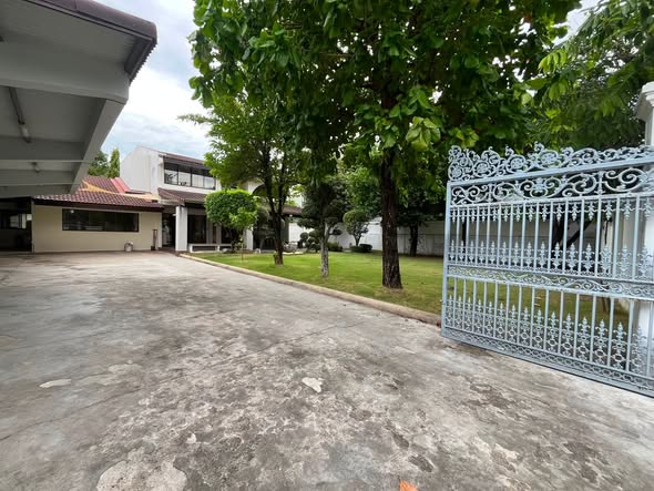 T26-784 ขาย บ้าน หมู่บ้านปัญญา พัฒนาการ 30 38000000 บาท ห้องนอน 5 ห้อง ห้องน้ำ 4 ห้อง ใกล้กับ BTS อ่อนนุช