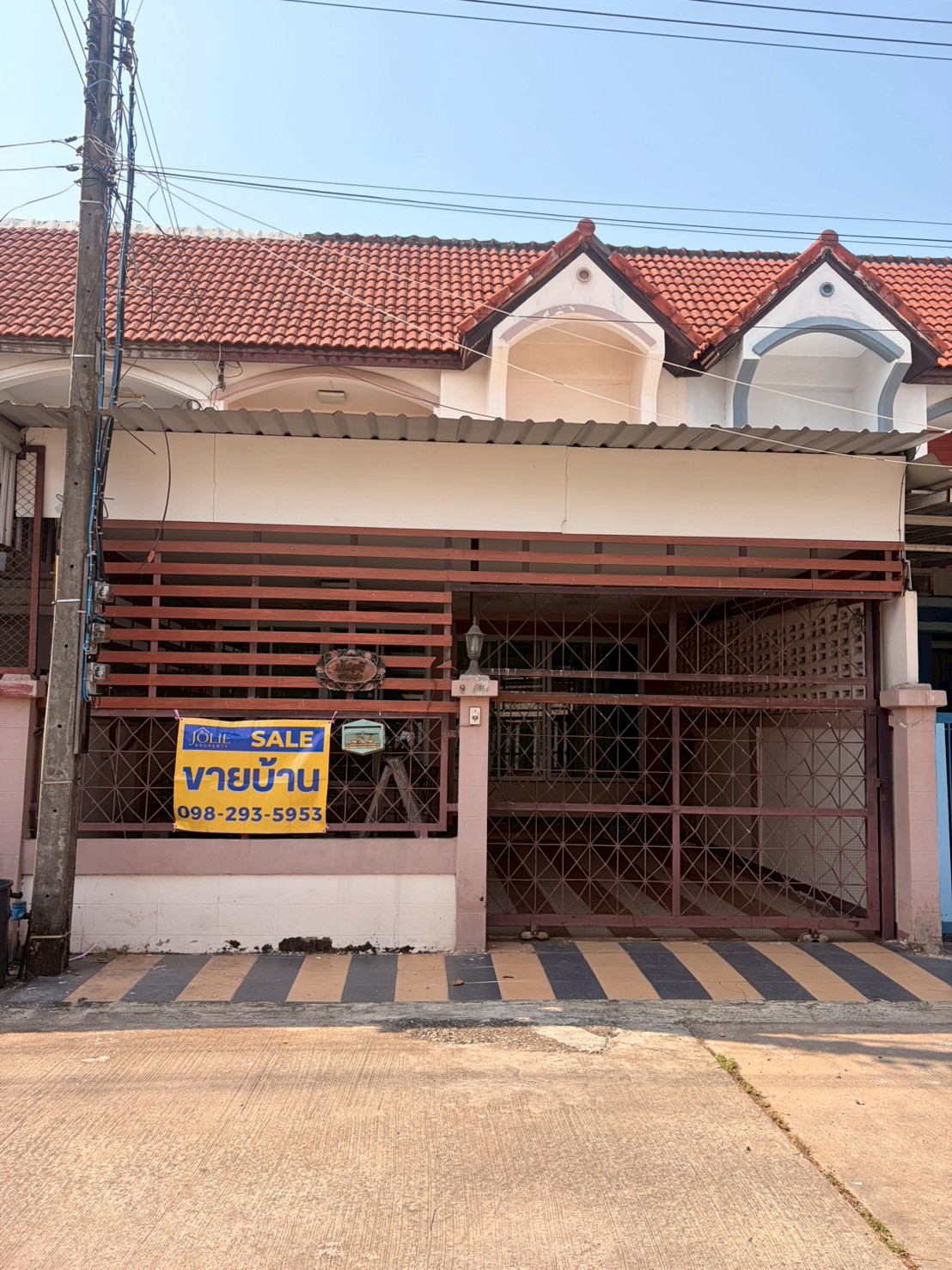 ขายด่วน ทาวน์เฮาส์ 2 ชั้น หมู่บ้านรุ่งเรืองแลนด์แอนด์เฮ้าส์ ขอนแก่น ใกล้แมคโคร ศรีจันทร์