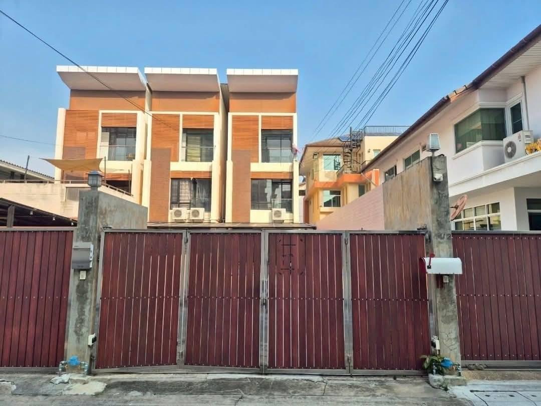 HR 9517 ให้เช่าทาวน์โฮม 3 ชั้น ซอยอารีย์สัมพันธ์ พญาไท ใก้ลBTS อารีย์ จดทะเบียบริษัทได้