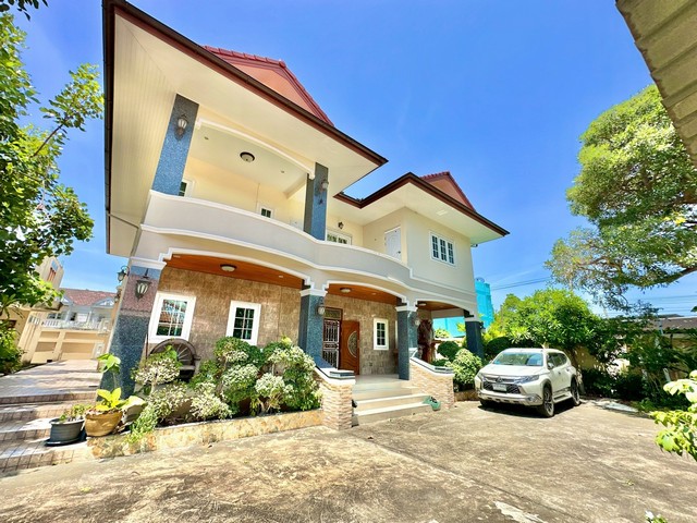 ขายบ้านเดี่ยว 2 ชั้น สุดหรู พร้อมเข้าอยู่ ใกล้ตลาดหนองมน บางแสน ชลบุรี FP-H01851