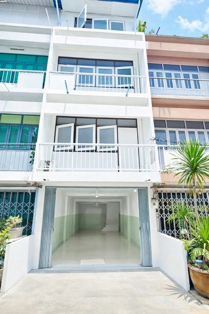 อาคารพาณิชย์ 4 ชั้น 5นอน 2น้ำ ใกล้เซ็นทรัล พระราม3 600ม.  ใกล้ BRT สาธุประดิษฐ์ 800ม. 18 ตร.วา. 280 ตร.ม. ทำเล CBD สาทร-นราธิวาส