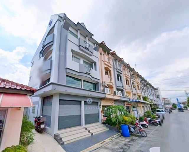 เชื่อมต่อกัน 2 คูหา 3ชั้น บิ๊กซี เคหะร่มเกล้า 500 ม. ลาดกระบัง ให้เช่าอาคารใหญ่  4 น้ำ 41ตร.วา. 490ตร.ม. รร.ร่วมฤดีวิเทศศึกษา มีนบุรี3กม.