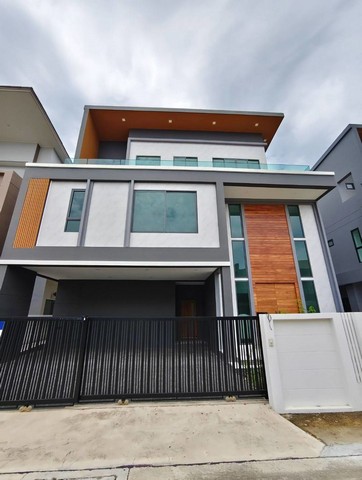 Modern Luxury 3 ชั้น ใจกลางชลบุรี มือ 1 หลังสุดท้าย