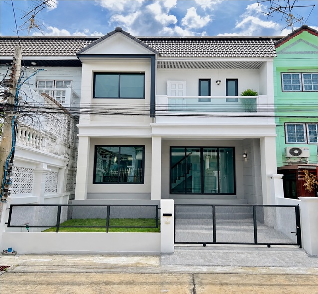 เปิดซิง! ทาวน์โฮมหรู 2-4นอน 2 ชั้น 28 ตร.ว. ใกล้BTS อุดมสุข บางจาก 2 น้ำ  ประวิทย์และเพื่อน   220 ตร.ม.   บางจาก 800 ม.รร.นานาชาติ