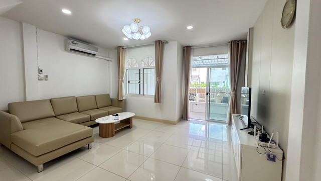 บ้านรัชดา18 ห้วยขวาง 3ห้องนอน 3ห้องน้ำ เฟอร์นิเจอร์ครบรีโนเวทใหม่