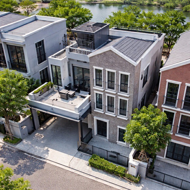 ให้เช่าบ้านเดี่ยวหรู 3 ชั้น 4นอน 6 น้ำ เอกมัย-รามอินทรา สุคนธสวัสดิ์ นวมินทร์ ซิตี้ อเวนิว 1.4 กม.  รร.นานาชาติกีรพัฒน์ 2.7 กม.  97 ตร.ว.