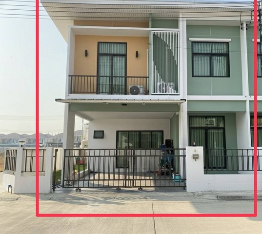 ให้เช่าบ้านหลังหลังโลตัสพนัสนิคมชลบุรี เป็นบ้านหลังมุม ได้ความเป็นส่วนตัว ทาวน์โฮม 2 ชั้น | 3 ห้องนอน | 3 ห้องน้ำ