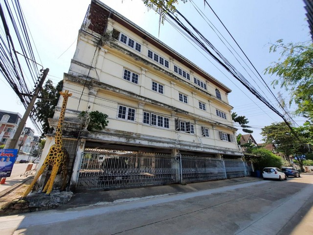 ขายที่ดินพร้อมบ้านเดี่ยวหลังมุม 128 ตรว. ม.เกศินีวิลล์ ประชาอุทิศ 21 ห้วยขวาง ใกล้แยกเหม่งจ๋ายตรงข้ามนานาชาติ KIS