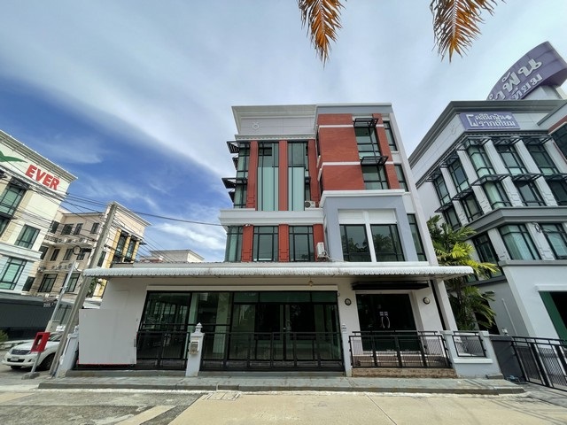 ให้เช่าอาคารออฟฟิศ 4 ชั้น โครงการบ้านกลางกรุง บางนา-ตราด กม.3 พื้นที่600 ตรม. ใกล้ เซ็นทรันบางนา