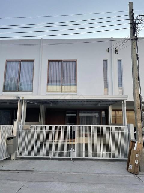 HR 9481 ให้เช่าทาวน์โฮม 2 ชั้ สไตล์มินิมอล 3 ห้องนอน โครงการโนระ บางนา กม.10  เฟอร์นิเจอร์และเครื่องใช้ไฟฟ้าครบ ใกล้เมกะบางนา