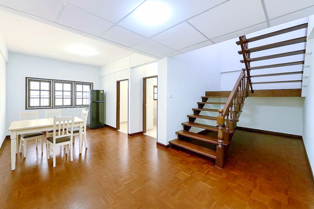 พระราม9 300ม. กรุงเทพกรีฑา ยินดีต้อนรับชาวต่างชาติ  ให้เช่าบ้านเดี่ยวใหญ่  40ตร.ว. 200ตร.ม. รามคำแหง18-24  3-4นอน 2น้ำ ตรงข้าม ม.รามคำแหง