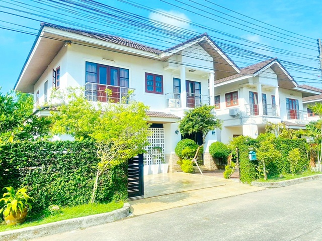 ตลาดสดบ้านพรุ 1กม. หาดใหญ่ 4แอร์ คฤหาสน์ 3-4นอน ถ.กาญจนวนิช พื้นที่กว้างขวาง 3น้ำ 82ตร.ว. 328 ตร.ม.  บ้านเดี่ยว 2 ชั้น เฟอร์นิเจอร์ครบ