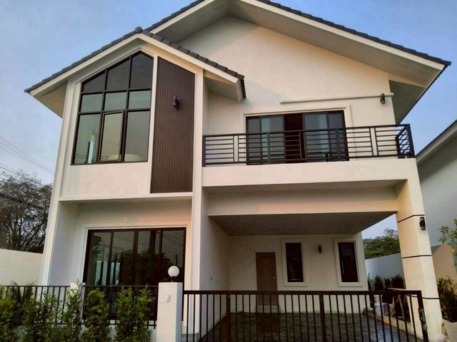 บ้านใหม่หลังใหญ่ 2 ชั้น สไตล์โมเดิร์นหรู ฟังก์ชันครบ หางดง