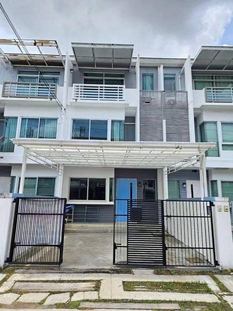 ขายทาวน์โฮม 3 ชั้น 20 ตร.ว. โครงการ บ้านใหม่ พระราม 9-ศรีนครินทร์ ซอยกรุงเทพกรีฑา 7