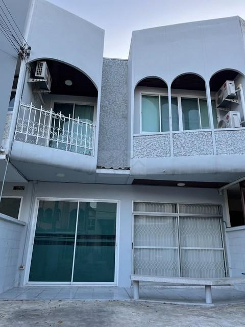 HR 9509 ให้เช่าโฮมออฟฟิศ 2 ชั้น 150 ตรม. 3 ห้องนอน พัฒนาการ ซอย 23 Renovate ใหม่ทั้งหลัง ทำเลดี ใกล้ เอกมัย – ทองหล่อ