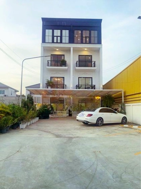 เหมาะกับคลินิก เสริมสวย สปา อาคารพาณิชย์ 4 ชั้น ตึกแฝด Stand alone 472 ตรม. 92 ตร.วา.ปตท.สําเร็จพัฒนา ตลาดนัดลุงออม 1.1 กม.