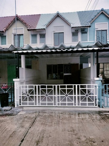 ขายบ้านทาวน์เฮ้าส์2ชั้น ในหมู่บ้านแฟมิลี่แลนด์ เขตนาป่า ชลบุรี