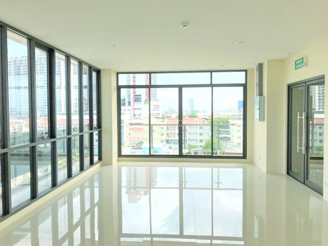 เจริญราษฎร์  สาทร ให้เช่าสำนักงาน 7 ชั้น แบ่งให้เช่าแยกเป็นชั้นๆ  115 ตร.ม. BTS สะพานตากสิน 1.6 กม.