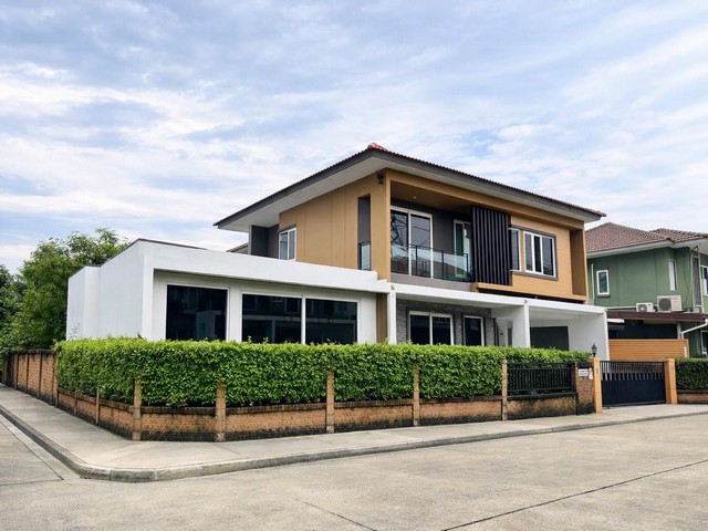 ให้เช่าบ้านเดี่ยว 2 ชั้น 73.60 ตร.ว. 4 ห้องนอน Golden Village อ่อนนุช 65 แปลงมุม หลังใหญ่สุดในโครงการ แต่งสวย พร้อมอยู่ ไม่ต้องทำเพิ่ม