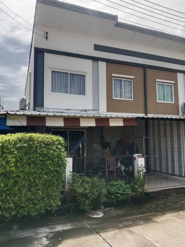 ขายถูกทาวน์เฮ้าส์ห้องมุมขนาด26.9ตรว.โครงการหมู่บ้านลลินทาวน์ไลโอ จำนวน3ห้องนอน2ห้องน้ำ ห้องครัวตบแต่งใหม่