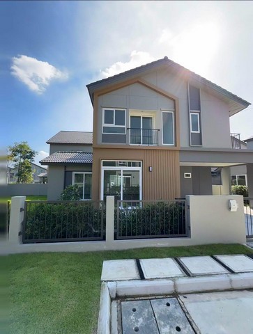 บ้านเดี่ยวหรู 2 ชั้น สไตล์คันทรี แปลงมุม สวนขนาดใหญ่ เชียงใหม่
