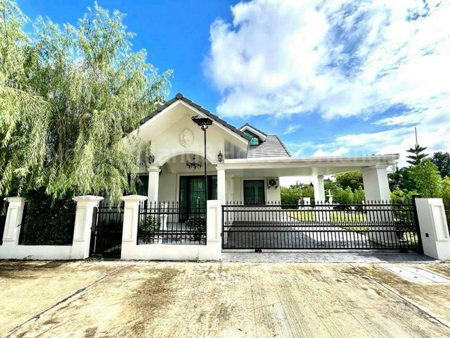 บ้านใหม่สไตล์อังกฤษ สวนกว้าง เฟอร์นิเจอร์ครบ บรรยากาศดี หางดง