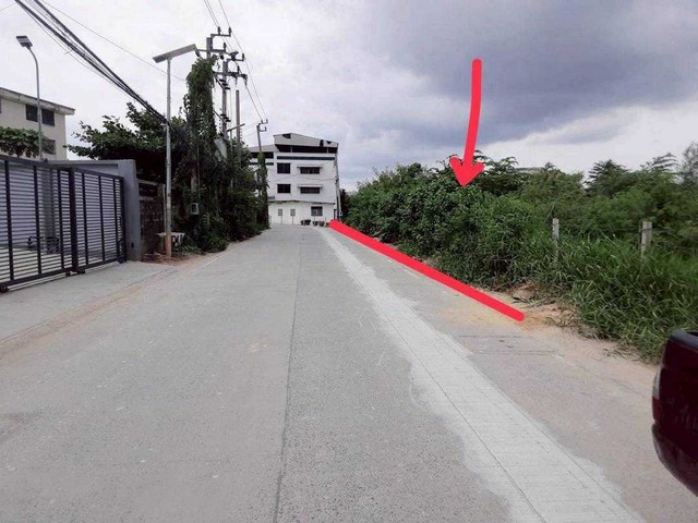 ขายถูกที่สุดในโซน ที่ดินผังสีม่วง บนถนนเทพารักษ์ กม 21 ขาออก