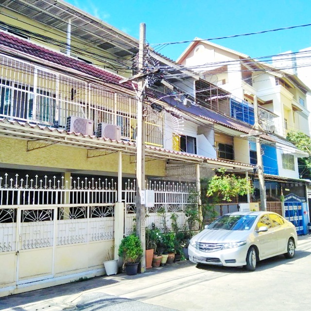 พระแม่มารี สาธุประดิษฐ์45-53 ทาวน์เฮาส์ 3 ชั้น 16 ตร.วา.BRTวัดดอกไม้1.1 กม.190 ตร.ม. 3 นอน 3 น้ำ ตลาดบางโพงพาง 800 ม.