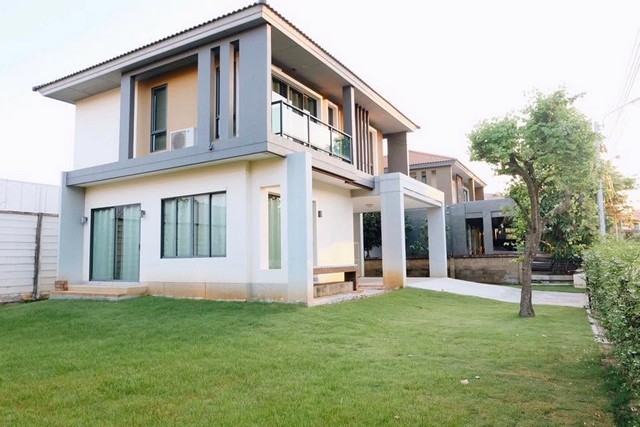 บ้านเดี่ยว 2 ชั้น  3 ห้องนอน 3 ห้องน้ำ  มีเฟอร์นิเจอร์พร้อมเข้าอยู่  ในหมู่บ้านฮาบิเทีย พาร์ค เทียนทะเล28