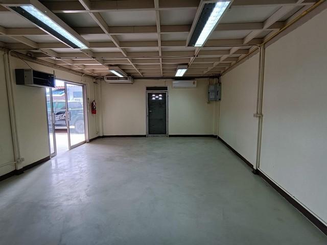 ให้เช่าโกดัง 400 ตร.ม. พร้อมออฟฟิศ ย่านพัฒนาการ ใกล้ทางขึ้น-ลงทางด่วน