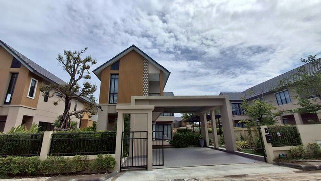 ให้เช่าบ้านเดี่ยว หมู่บ้าน โกลเด้นพรีเว่ พนัสนิคม อมตะ ชลบุรี FP-H01731