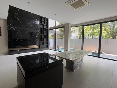 ขายบ้าน 3.5 ชั้น พร้อมสระว่ายน้ำและลิฟต์ โครงการอาร์เทล-อโศก พระราม 9 546 ตร.ม 6 นอน 4 น้ำ 3 จอด !