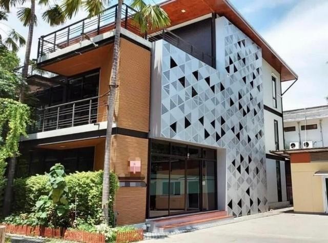 ให้เช่าอาคารสำนักงาน ย่านลาซาล พื้นที่ใช้สอย 1107 ตารางเมตร