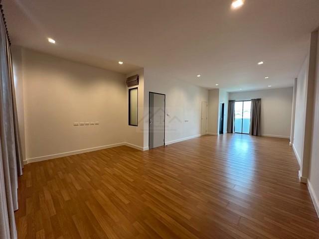 P2045 ให้เช่าโฮมออฟฟิศ 3 ชั้น สตรีวิทยา 2 ซอย 29 โชคชัย 4 ซอย 72 ใกล้เลียบด่วน เหมาะทำออฟฟิศ หรืออยู่อาศัย **จดทะเบียนได้