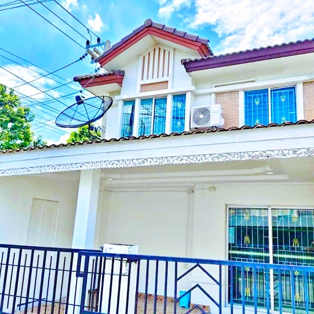 ทาวน์เฮาส์ 2 ชั้น 3 นอน โกดังรังสิต ใกล้ตลาดรังสิตคลอง2 18 ตร.ว. 150 ตร.ม.  รร.ประชาธิปัตย์ 800 ม. ติดถนน. รังสิต-นครนายก คลอง 2-3