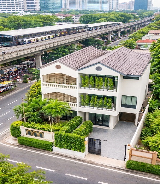 ใกล้BTSเอกมัย 1.2กม.ดีไซน์ทันสมัย ทาวน์เฮ้าส์ใหม่ 3.5 ชั้น 4 นอน 5 น้ำ  31ตร.ว. 380ตร.ม. เมเจอร์ ซีนีเพล็กซ์ เอกมัย 1.5 กม.