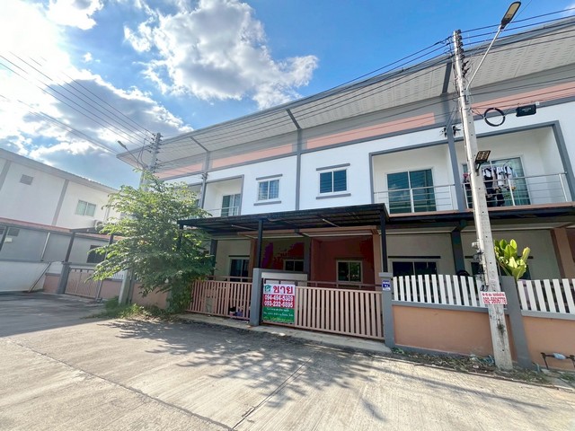 ทาวน์เฮ้าส์มือ 2 บ้านสวนบางละมุง 4 สภาพใหม่เอี่ยม เหมือนได้บ้านมือ 1 เพราะเจ้าของ ไม่เคยเข้าอยู่