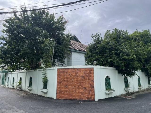 ขายที่ดิน 100 ตร.ว. พร้อมบ้านเดี่ยว 2 ชั้น หลังมุม ถนนสุขุมวิท 71 ซอยปรีดีพนมยงค์ 42